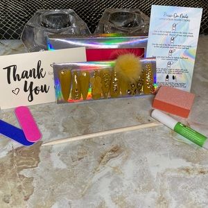 Short Stiletto Leo ♌️ Press-On Nails 🌸